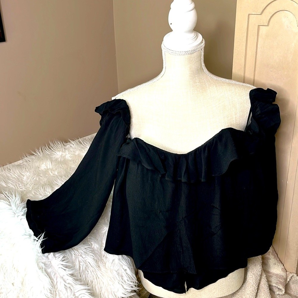 Loose black crop top